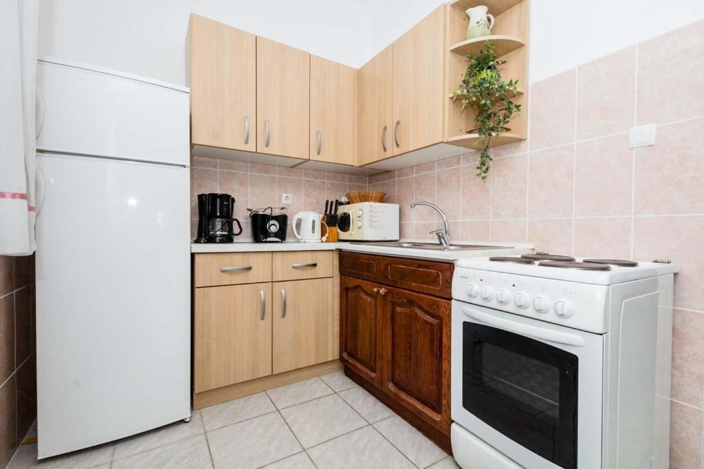 Apartmani Luka Banjol エクステリア 写真