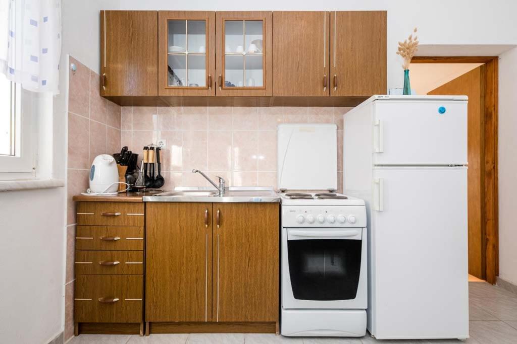 Apartmani Luka Banjol エクステリア 写真