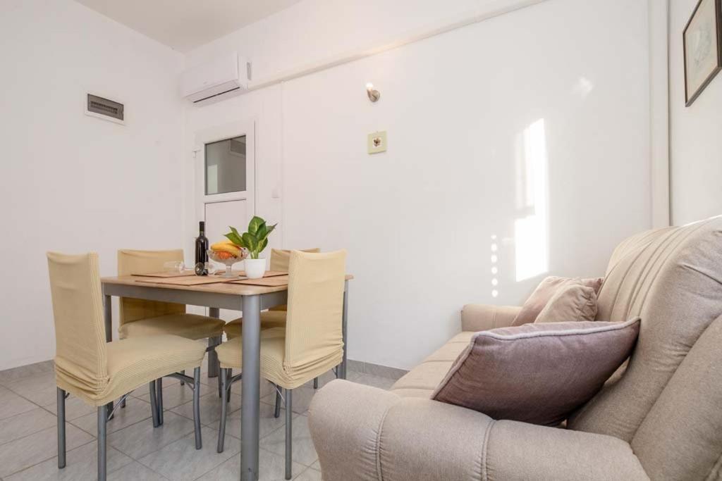 Apartmani Luka Banjol エクステリア 写真