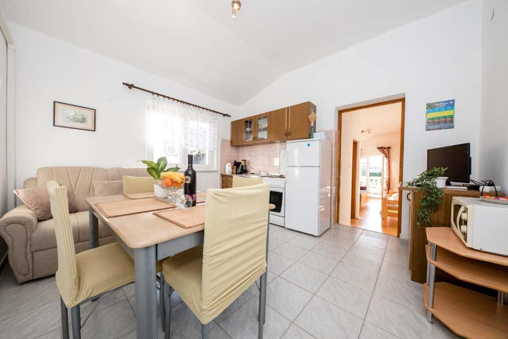 Apartmani Luka Banjol エクステリア 写真